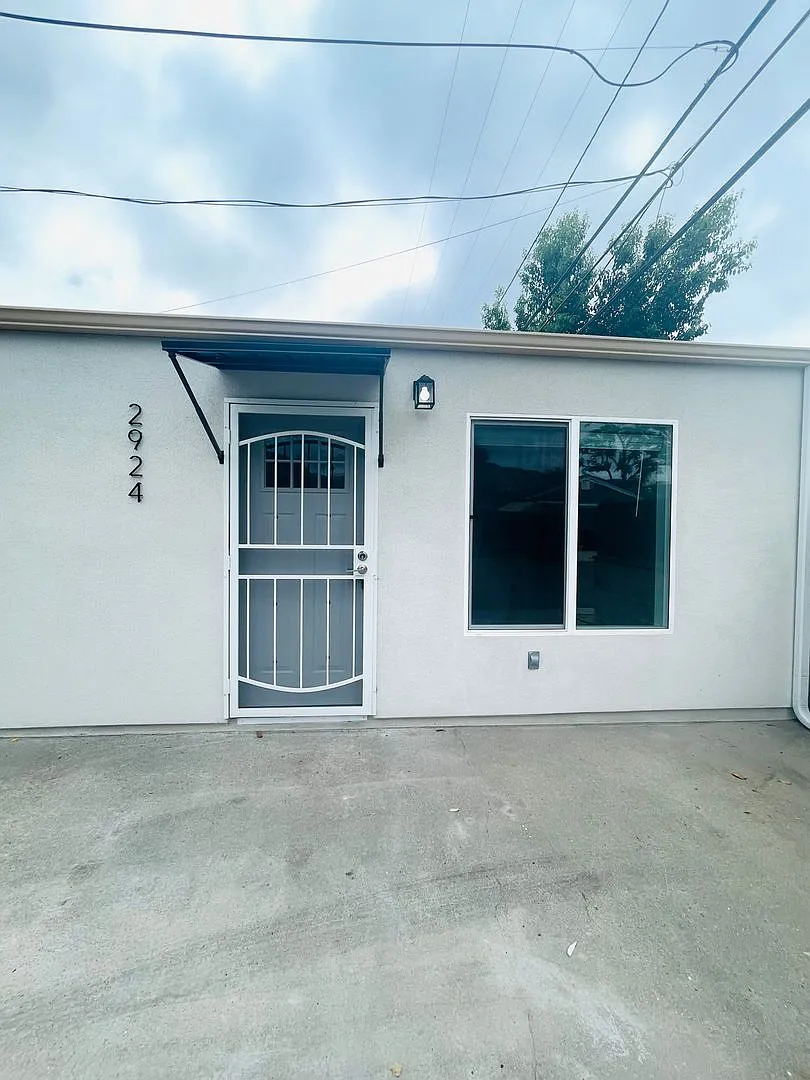 Building Photo - 2938-2948 Lexington Dr