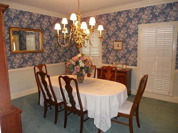 4th image of 250 Three Oaks Dr