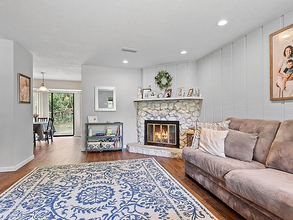 3rd image of 3575 Pickett Ct