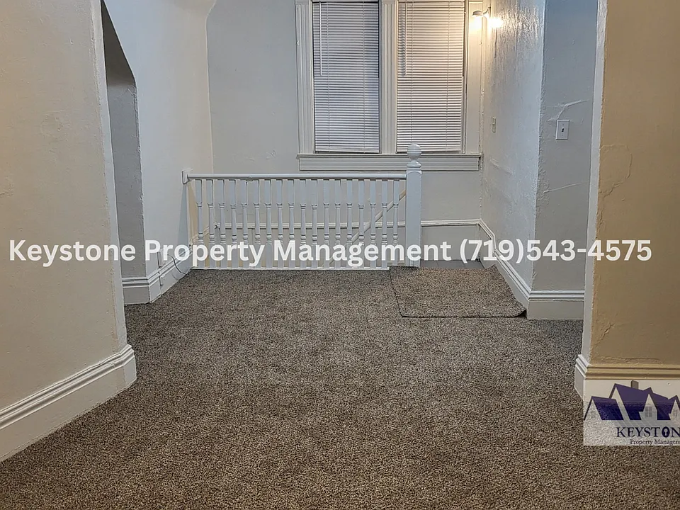 $400 Off Move In Special! Centrally Located 2nd Floor Apartment with 1 Bedroom/1 Bathroom - $800/...