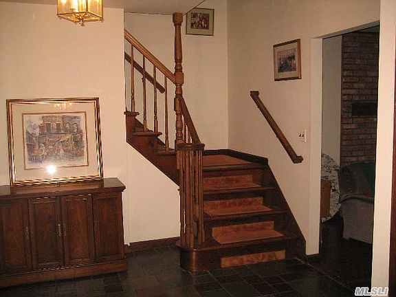 4th image of 9 Woodhull Cove Ln