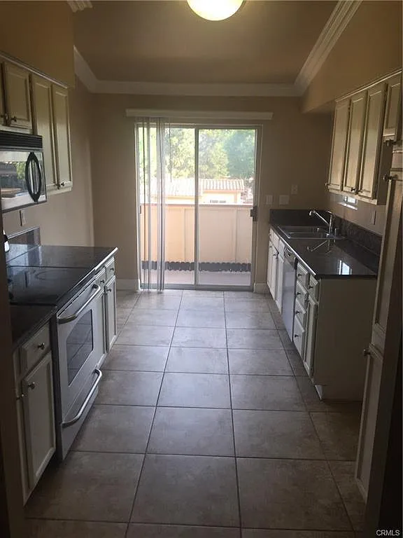 2 bed, 1252 sqft, $3,000 — Photo 3