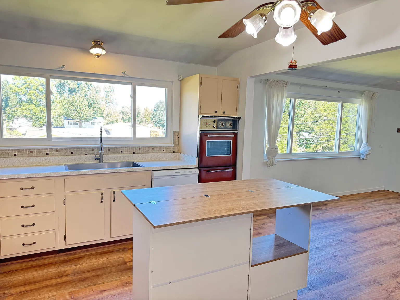 3 bed, 1512 sqft, $2,500 — Photo 4