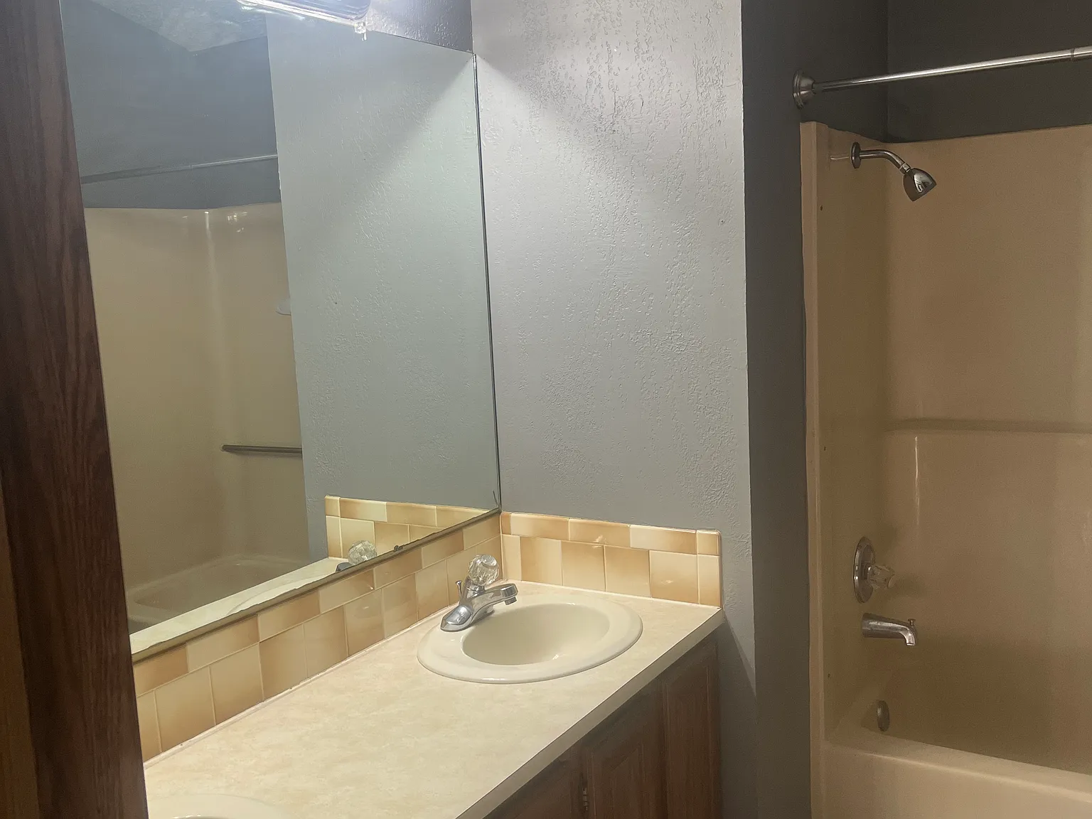 1420 Smith Cir — Photo 4