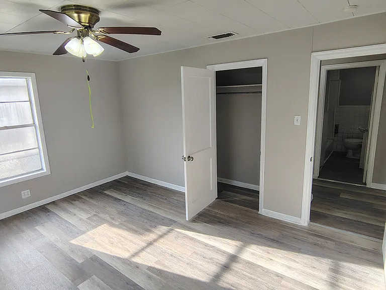 625 W Avenue D — Photo 16