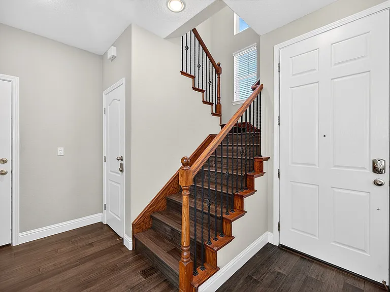 390 Caravaggio Cir — Photo 32