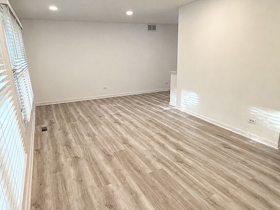 4th image of 228 Harvard Ln