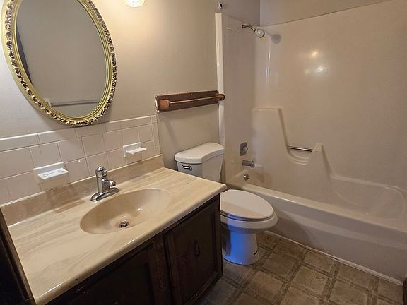 3rd image of 4300-4302 E Santa Barbara Dr #D