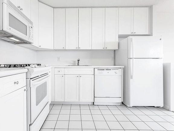4th image of 2600 Netherland Ave APT 2405