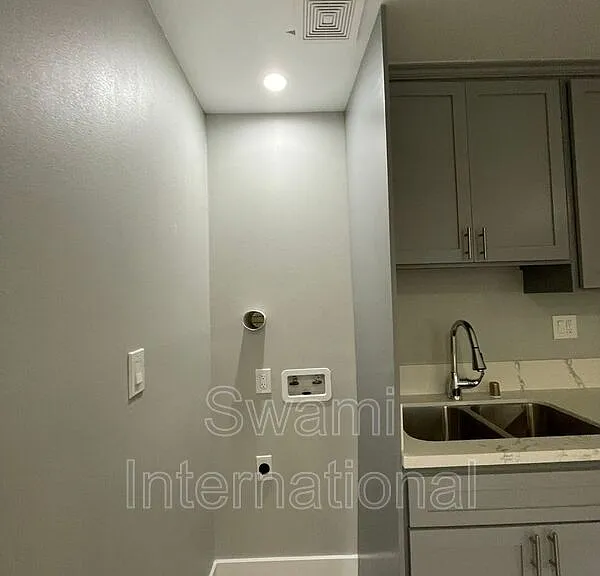 7102 1/2 S Figueroa St — Photo 10