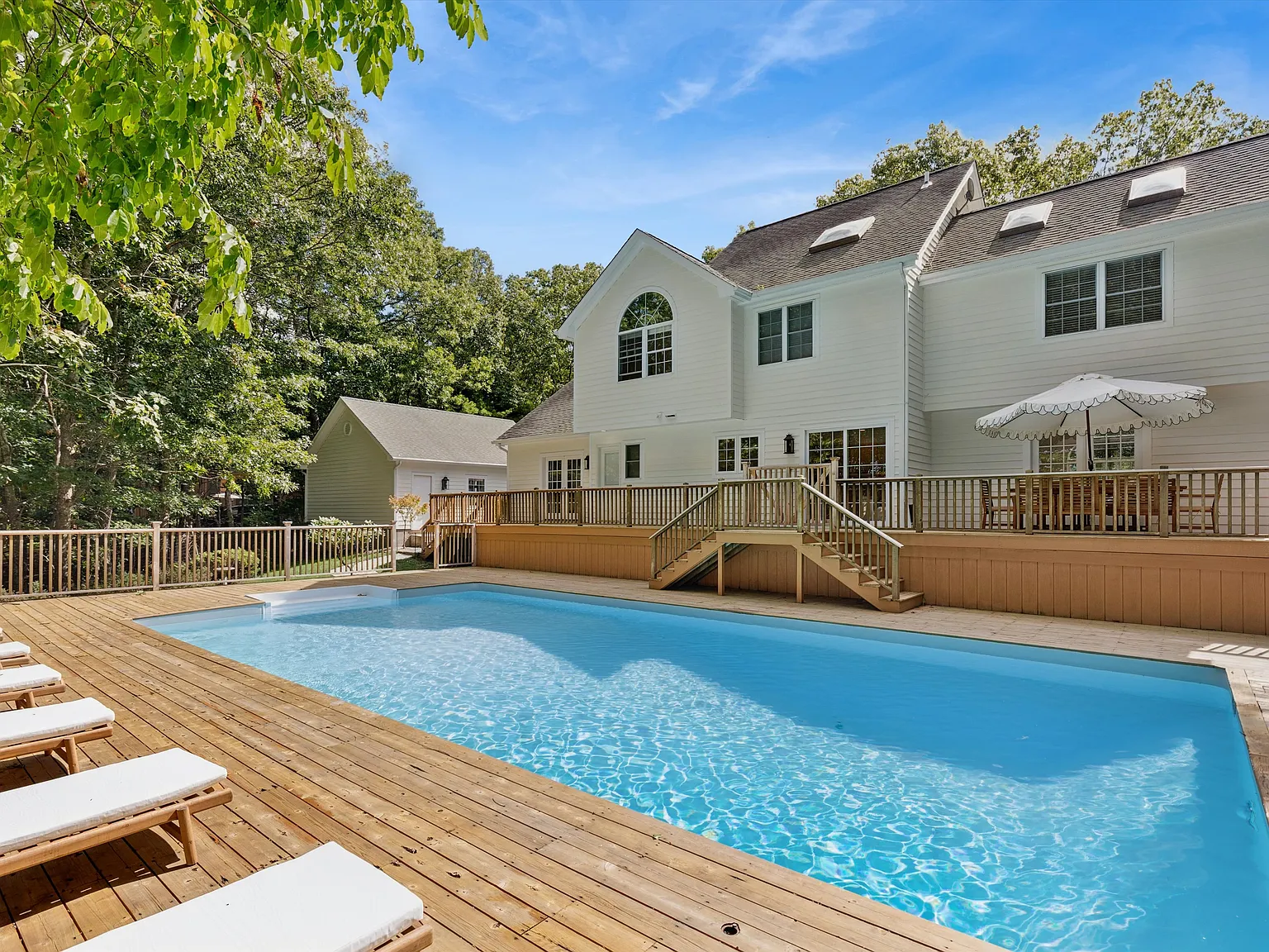 New Renovated Southampton Home with Pool — Photo 2