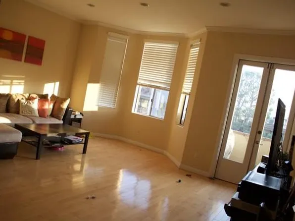 2332 Fox Hills Dr #14, Los Angeles, CA 90064