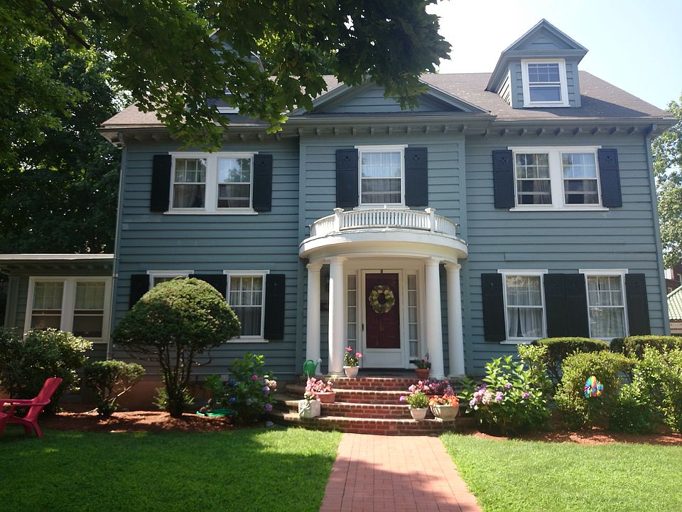 2nd image of 91 Crowninshield Rd