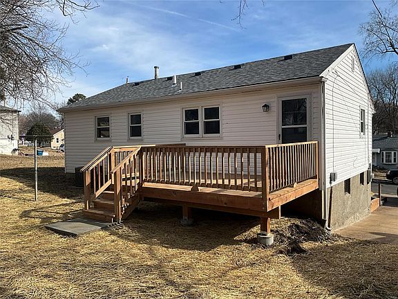 3rd image of 2227 Wallis Ave
