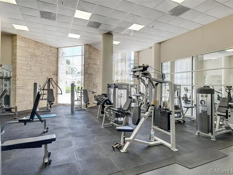 5161 Collins Ave #404 — Photo 42