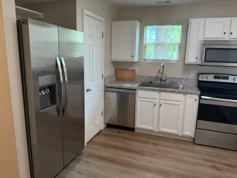 140 N Sheridan Ave #104 — Photo 3