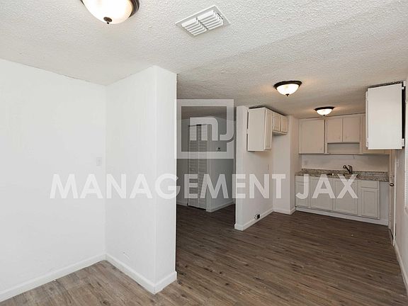 4th image of 1438 W 21st St