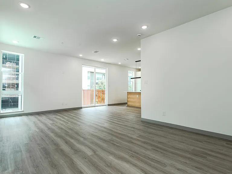 4001 Roseland Ave — Photo 71