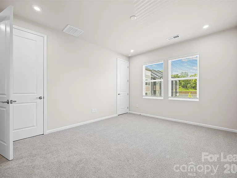 5640 Kingspan Dr — Photo 18