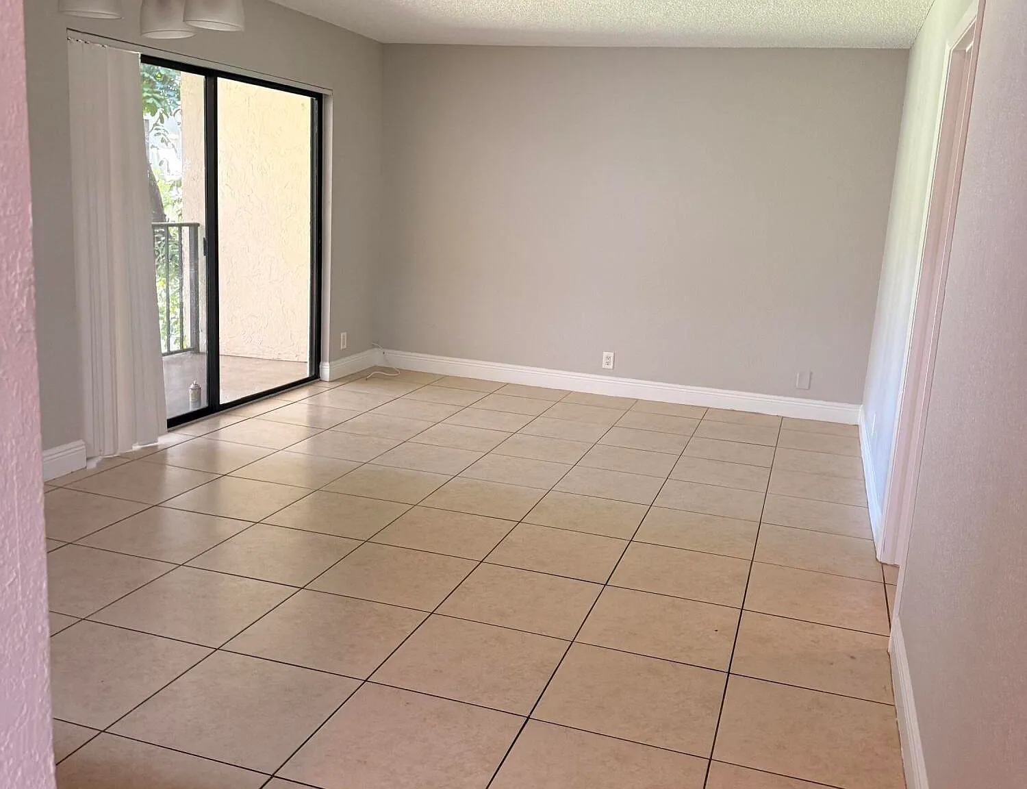 2 bed, 2.0 bath, 904 sqft, $1,950 — Photo 2