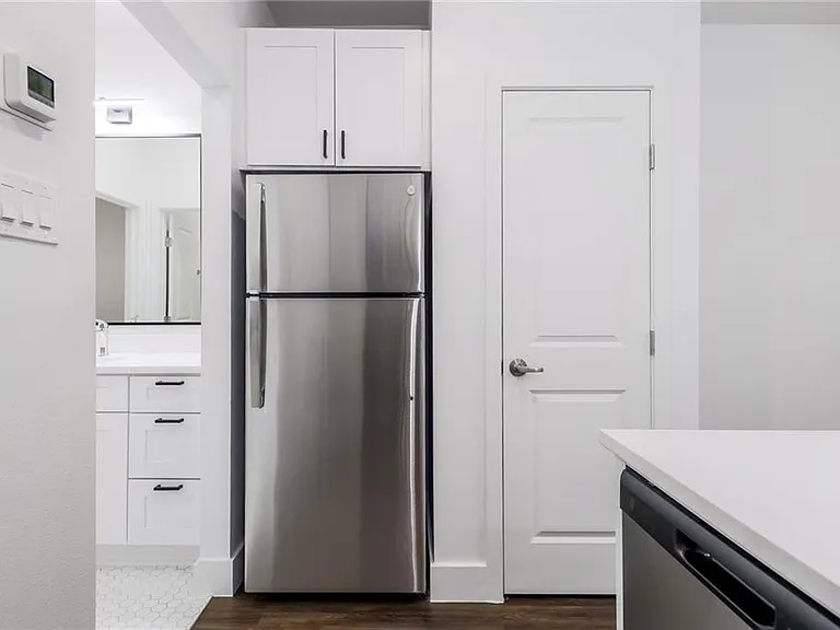 908 Poplar St #105 — Photo 7