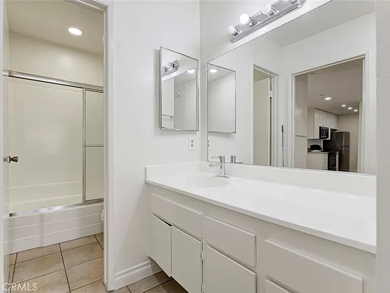 5460 White Oak Ave #K301 — Photo 7