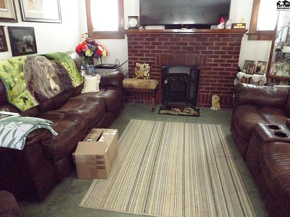 3rd image of 411 Champa St