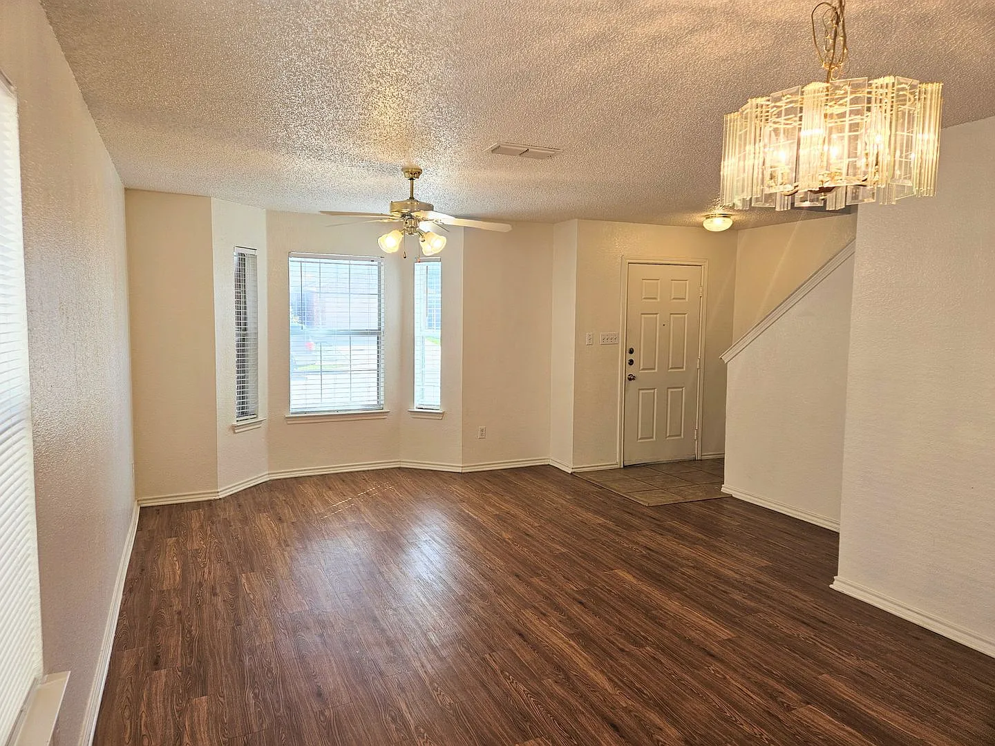Beautiful and Huge 2 Story in Eagle Mtn ISD — Photo 2