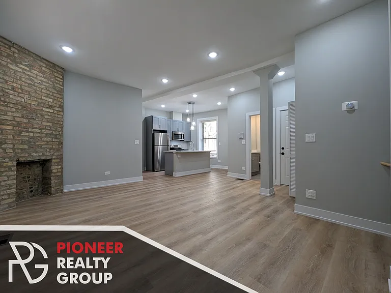 440 W Belden Ave #428-17 — Photo 1