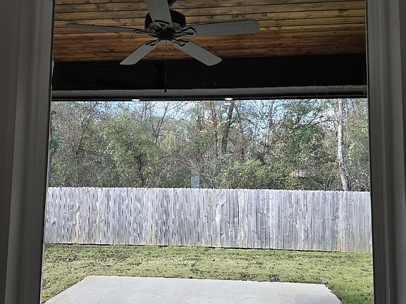 3rd image of 910 Alex Dr