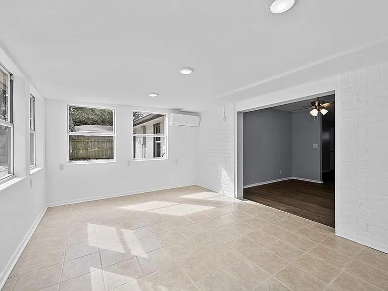 200 Winding Way — Photo 11