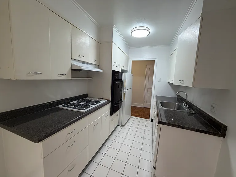 71st Cres — Photo 2