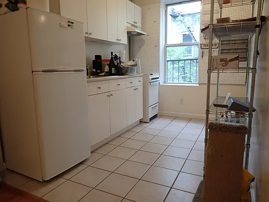 Rented by Hakeem Shahid, LREB | media 25