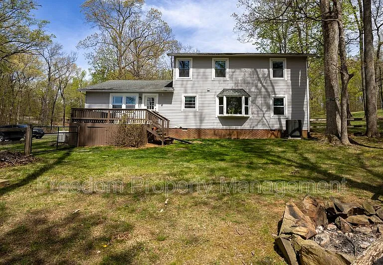6197 Edwards Dr — Photo 32