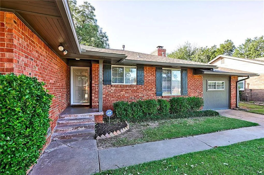 2 bed, 1270 sqft, $1,425 — Photo 3