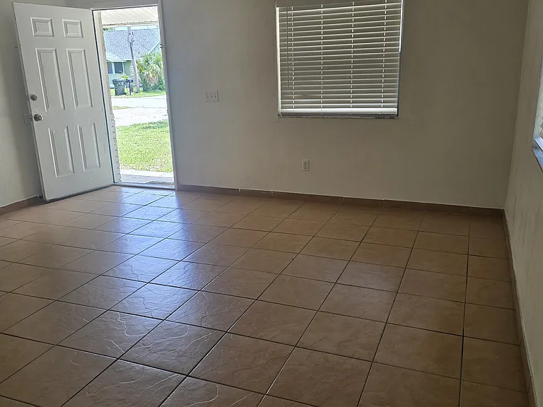 765 Georgia St — Photo 16