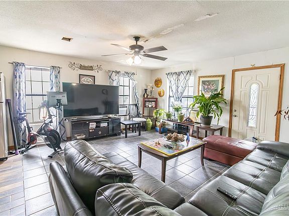 4th image of 621 Turner St