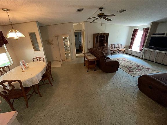 4th image of 712 Forest Ln