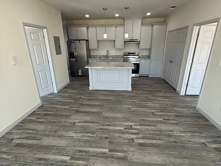 475 Jefferson St — Photo 10