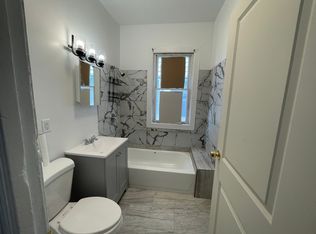 3015 N Dr William Finlayson St, Milwaukee, WI 53212