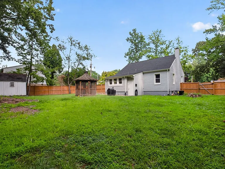 14925 Schall Rd — Photo 16