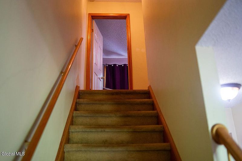 3rd image of 817 Lishakill Road
