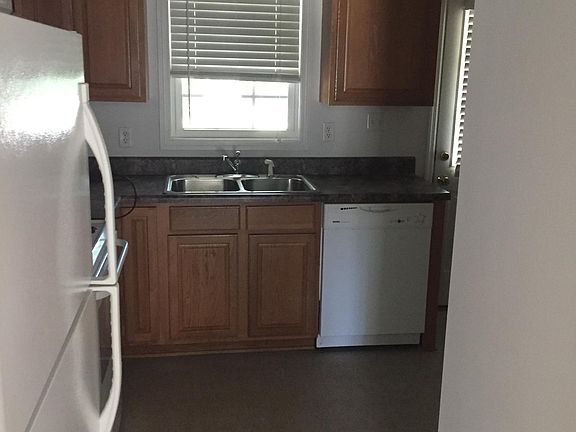 3rd image of 615 Franklin St