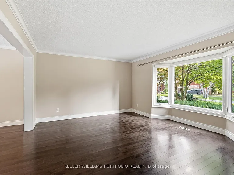 287 Royal Albert Ct — Photo 9
