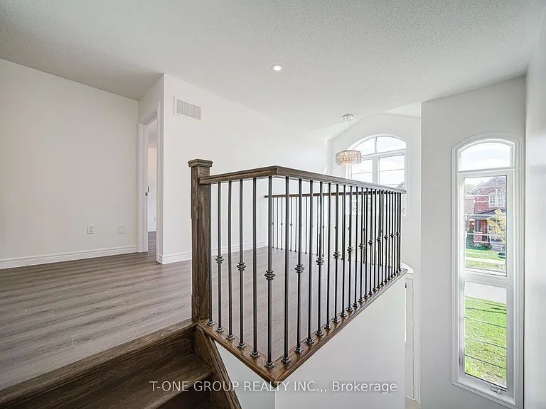 60 Lewis Ave — Photo 24