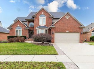 48082 E Prestwyck Dr, Macomb, MI 48044