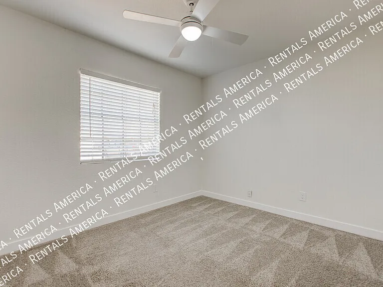 819 W Ross Ave — Photo 19