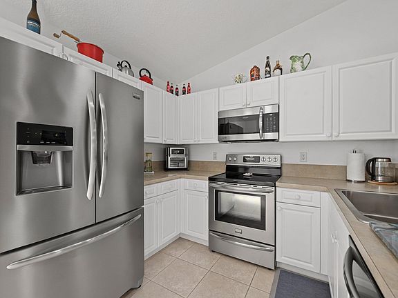4th image of 2553 SW Regency Road
