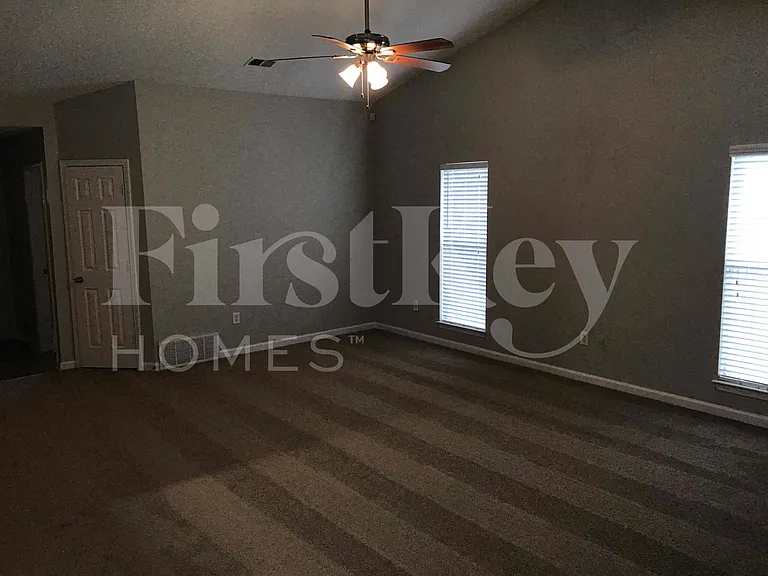 7800 Parkview Cir E — Photo 3