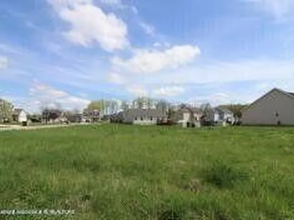 2702 Yachtsman Dr, Lansing, MI 48911